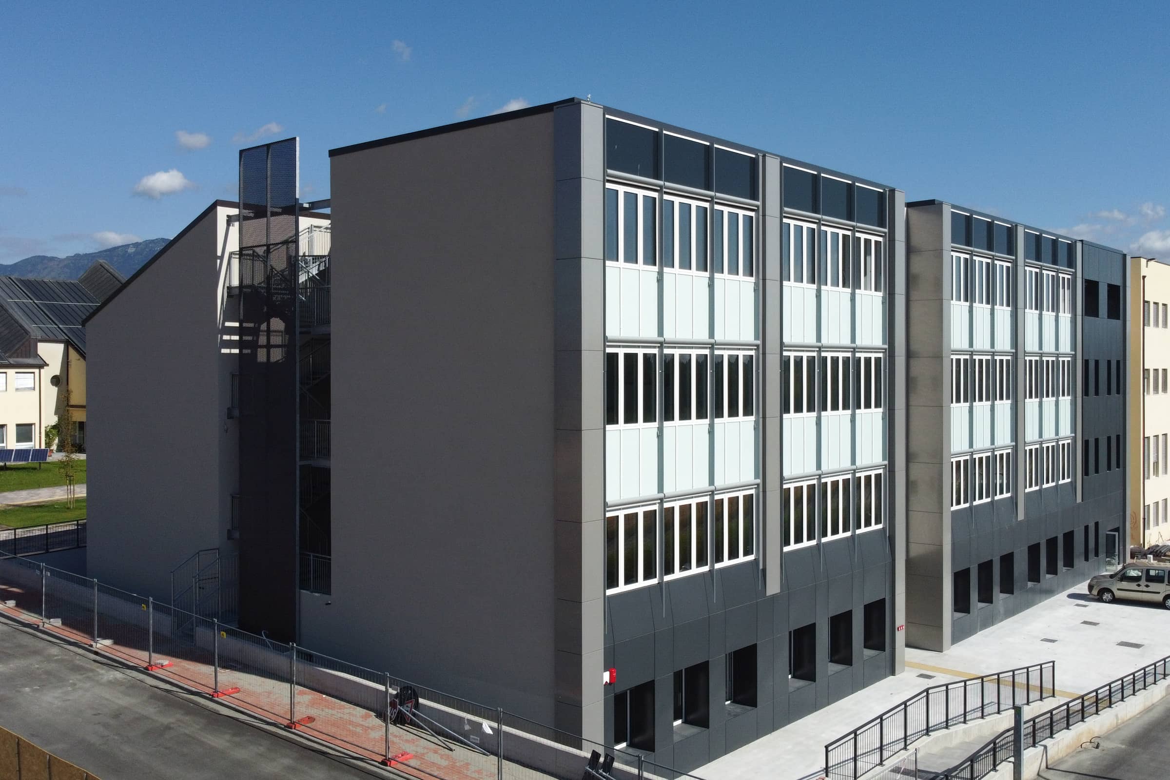 Intervento di ampliamento del Liceo Corradini di Thiene (VI), realizzato da Maroso Costruzioni.